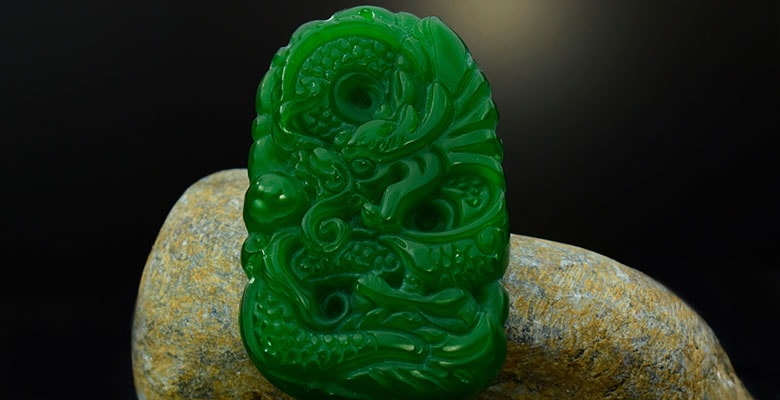 Pedra de jade entalhada